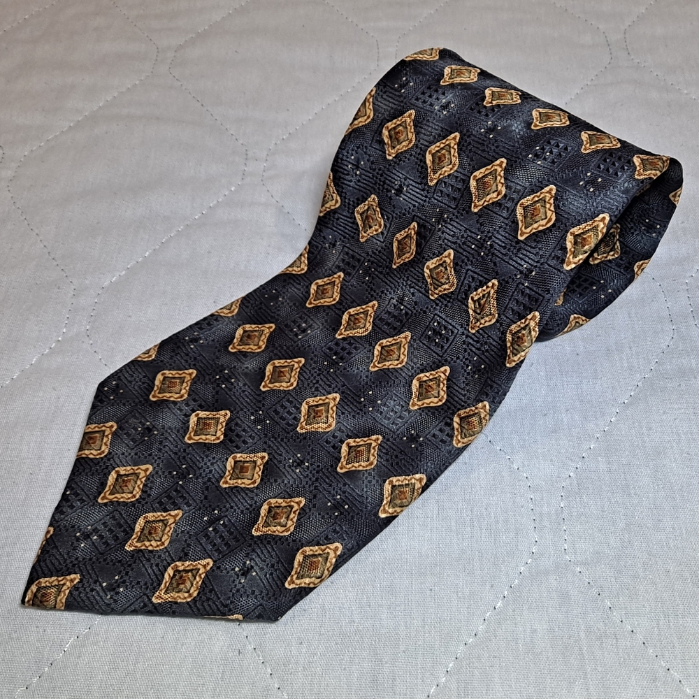 Jos. A Bank Designer 💯 Silk Necktie Black/Gold Medallion Pattern Luxury US Made